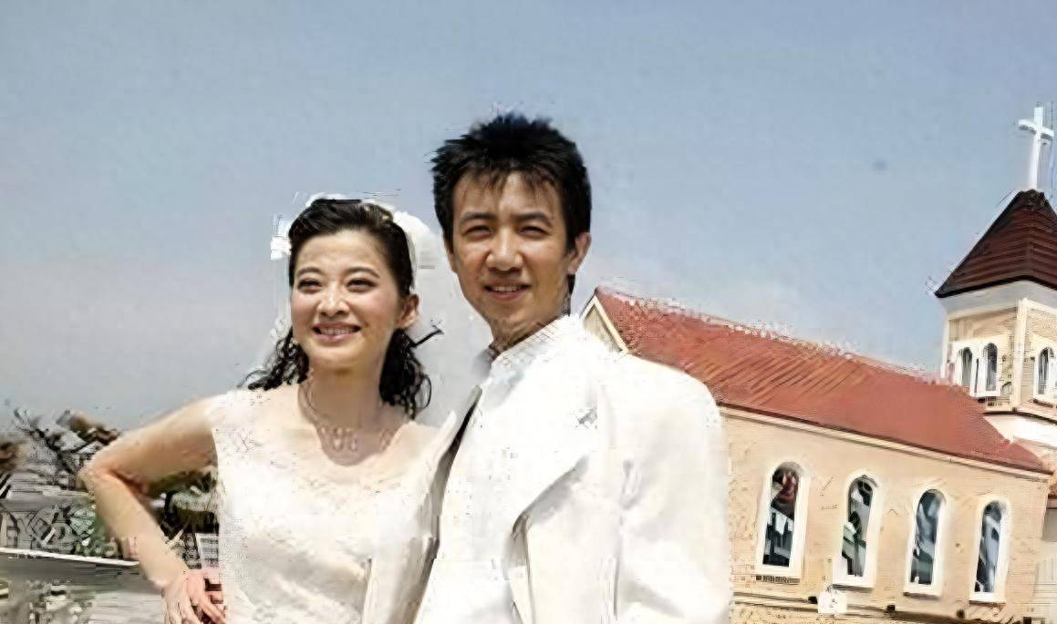 刚火就要离婚多年后两人状况天差地别k8凯发国际梅婷：花5年捧红的丈夫